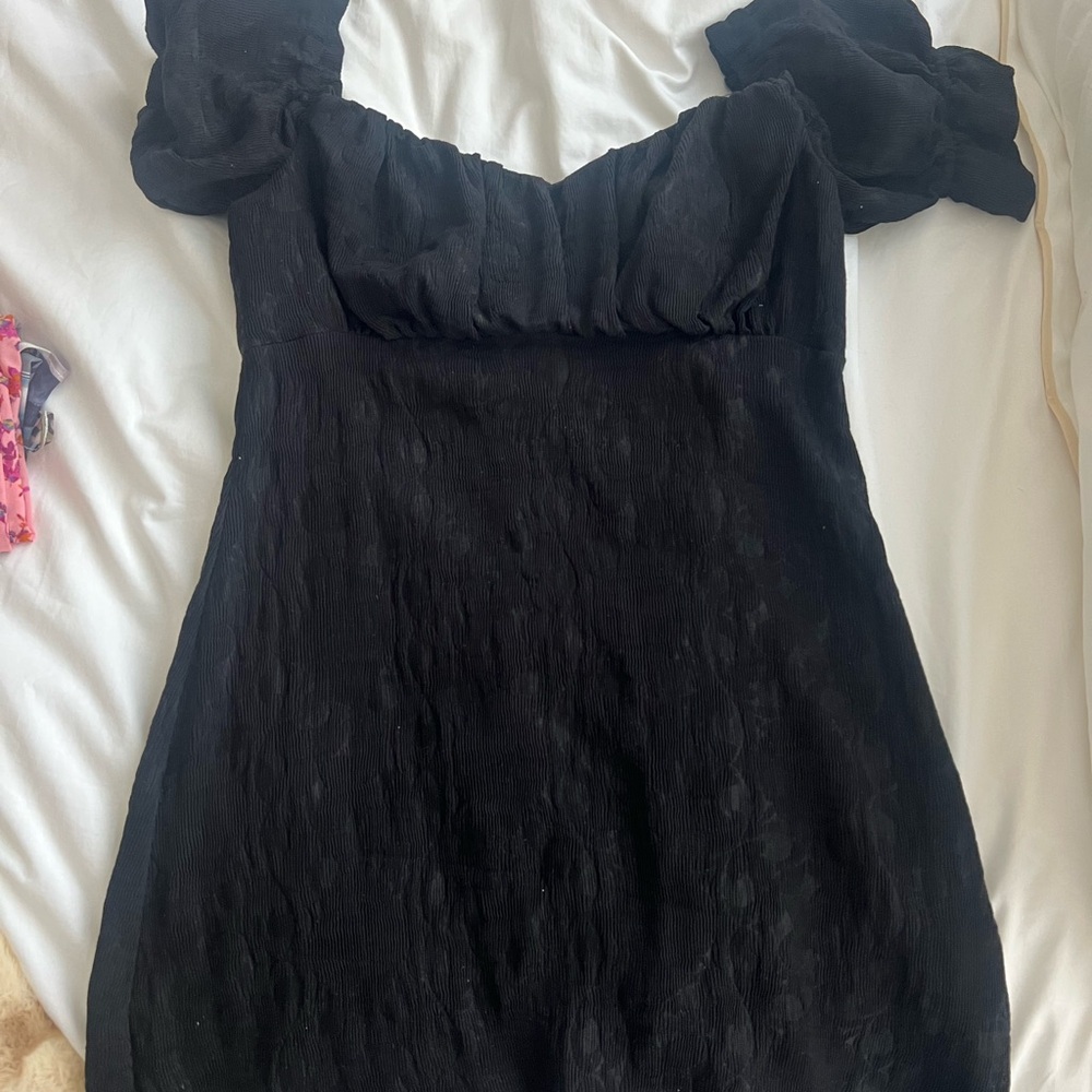 Elegant Black Dress with Puff Sleeves